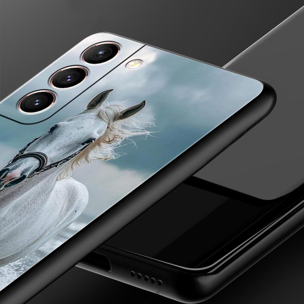 Zwart-witte galopperende paard - Phone Cases Horse recensie en prijs